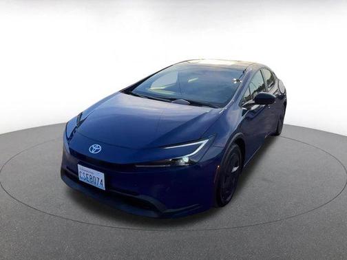 2025 Toyota Prius LE