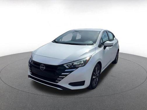 Aspen White Tricoat 2025 Nissan Versa 1.6 SV