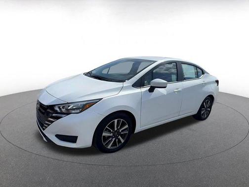 Aspen White Tricoat 2025 Nissan Versa 1.6 SV