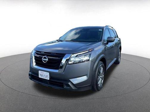 2025 Nissan Pathfinder SV 4WD