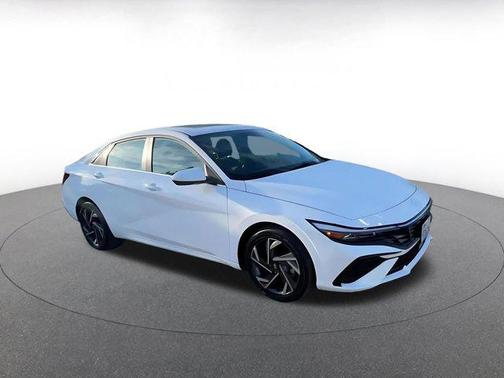 2025 Hyundai ELANTRA SEL