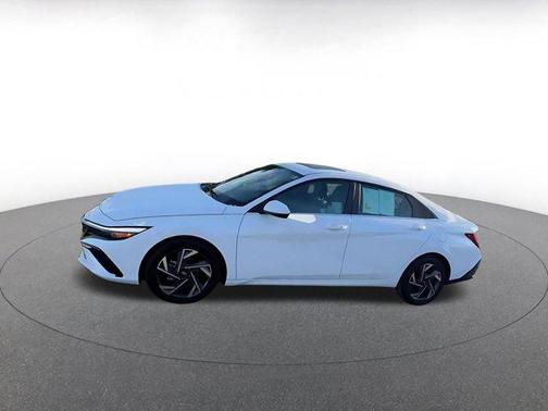 2025 Hyundai ELANTRA SEL
