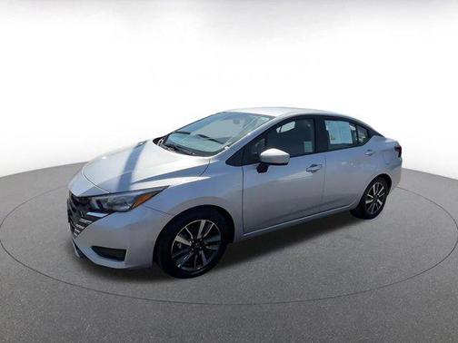 Brilliant Silver Metallic 2025 Nissan Versa 1.6 SV