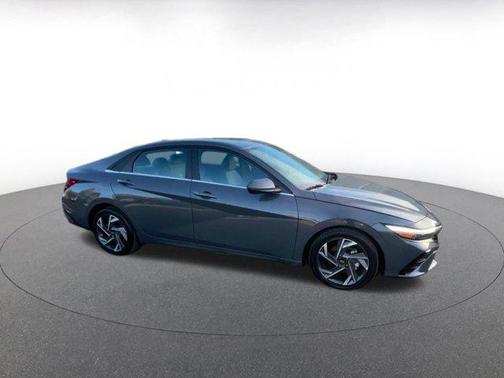 2025 Hyundai ELANTRA SEL