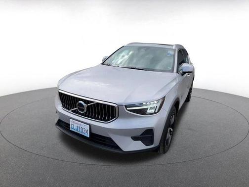 2024 Volvo XC40 CORE
