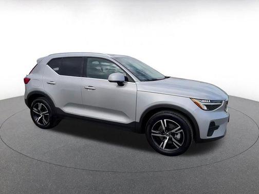 2024 Volvo XC40 CORE