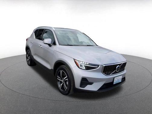 2024 Volvo XC40 CORE