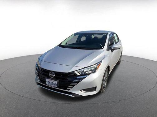 Brilliant Silver Metallic 2025 Nissan Versa 1.6 SV