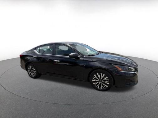 Super Black 2025 Nissan Altima SV FWD
