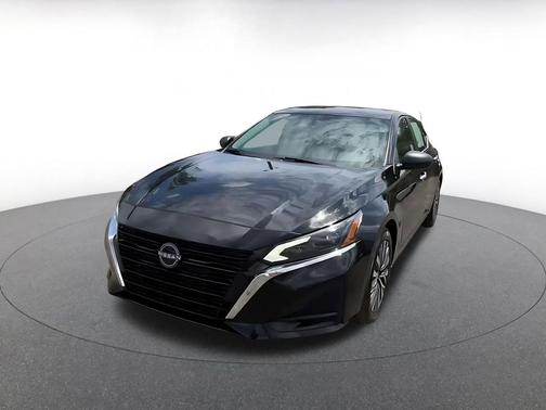 Super Black 2025 Nissan Altima SV FWD