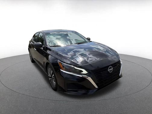 Super Black 2025 Nissan Altima SV FWD