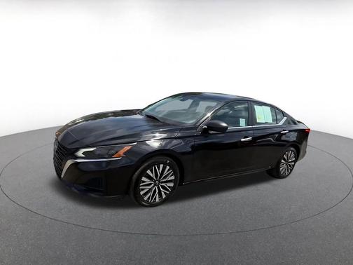 Super Black 2025 Nissan Altima SV FWD