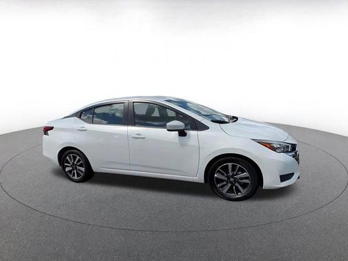 Aspen White Tricoat 2025 Nissan Versa 1.6 SV