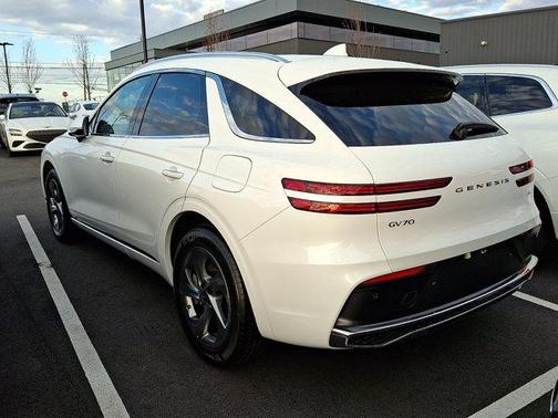 Uyuni White 2026 Genesis GV70 2.5T