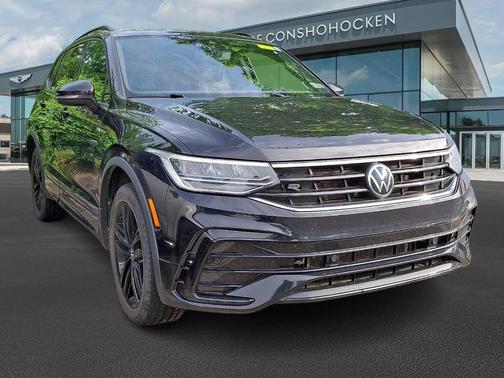 Deep Black Pearl Effect 2022 Volkswagen Tiguan 2.0T SE R-Line Black