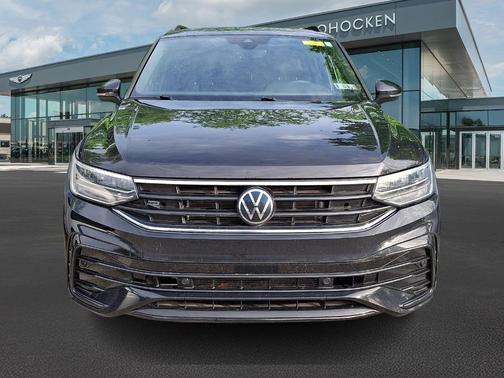 Deep Black Pearl Effect 2022 Volkswagen Tiguan 2.0T SE R-Line Black