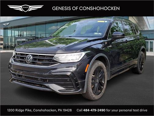 Deep Black Pearl Effect 2022 Volkswagen Tiguan 2.0T SE R-Line Black