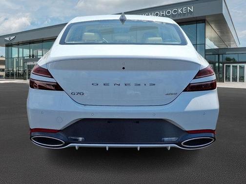 Uyuni White 2026 Genesis G70 2.5T Prestige