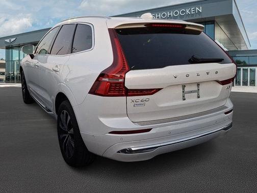 Crystal White Metallic 2023 Volvo XC60 B5 Plus Bright Theme