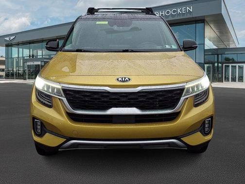 Starbright Yellow / Black Roof 2021 Kia Seltos SX