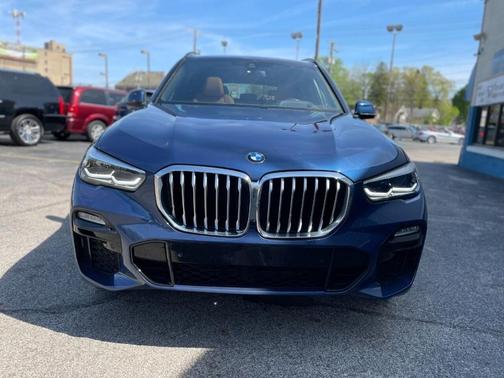 Photo 2 of 32 of 2019 BMW X5 xDrive40i
