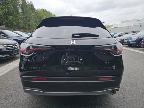 Crystal Black Pearl 2027 Honda HR-V Sport