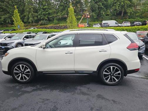 Pearl White 2018 Nissan Rogue SL