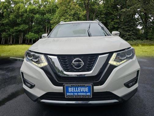 Pearl White 2018 Nissan Rogue SL