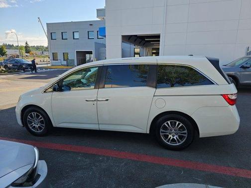 White Diamond Pearl 2013 Honda Odyssey EX-L