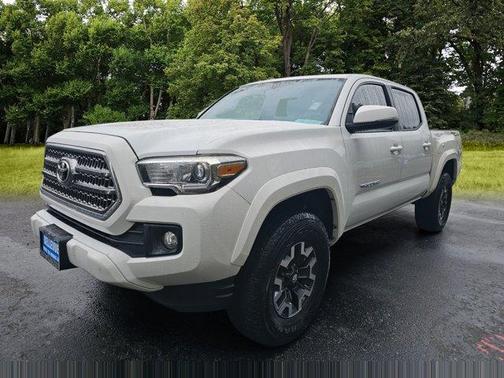Super White 2017 Toyota Tacoma TRD Sport