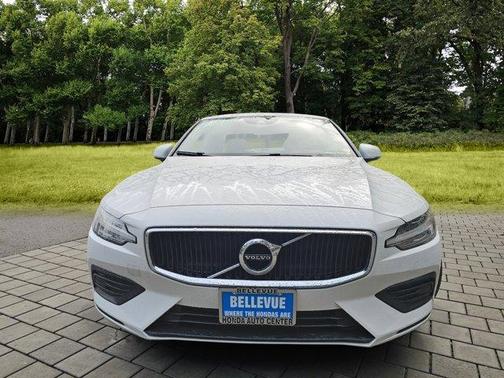Crystal White Pearl Metallic 2020 Volvo S60 T5 Momentum