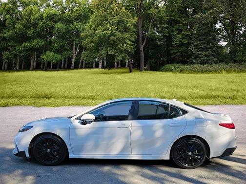 Ice 2025 Toyota Camry SE