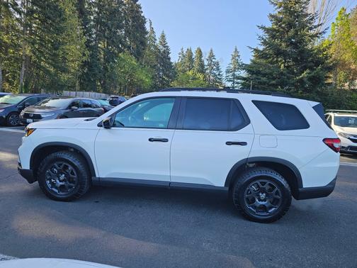 Platinum White 2025 Honda Pilot TrailSport