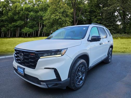 Platinum White 2025 Honda Pilot TrailSport
