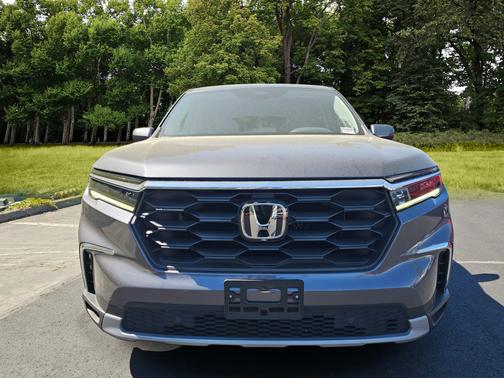 Modern Steel Metallic 2023 Honda Pilot