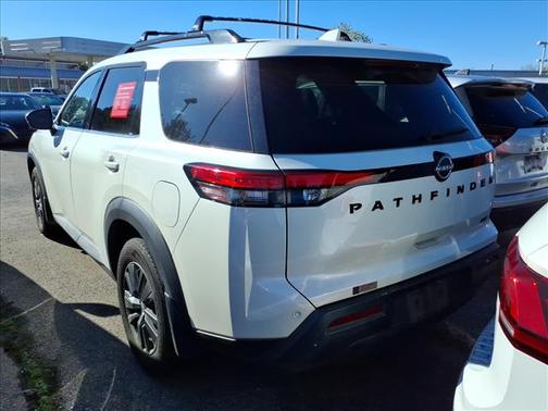 2022 Nissan Pathfinder SV
