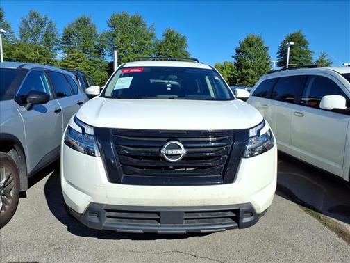 2022 Nissan Pathfinder SV