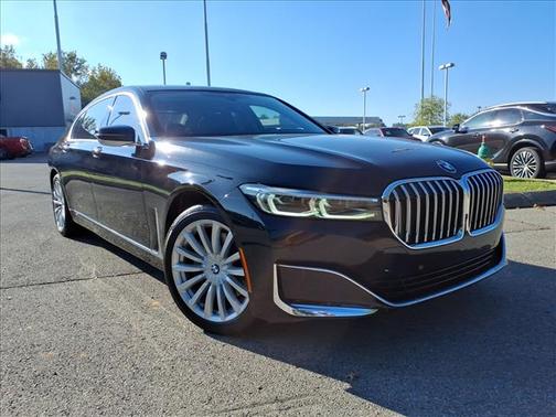 2022 BMW 740 i