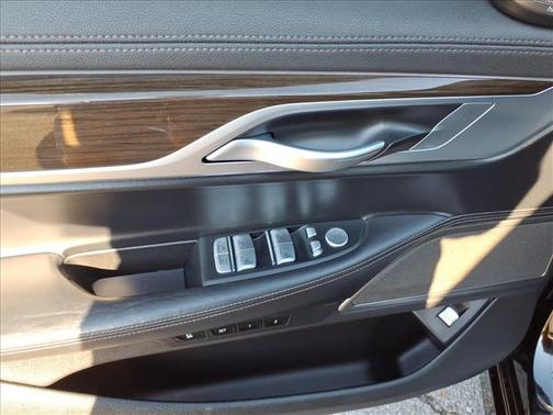 2022 BMW 740 i