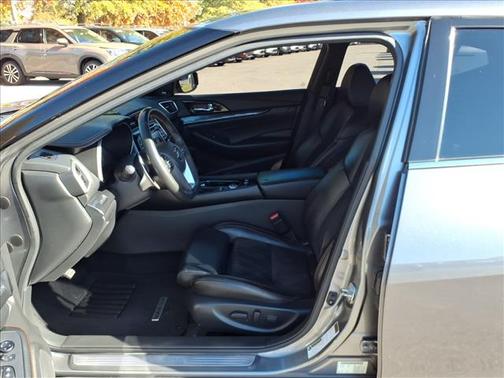 2021 Nissan Maxima SR