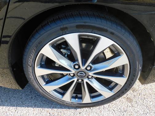 2023 Nissan Maxima Platinum