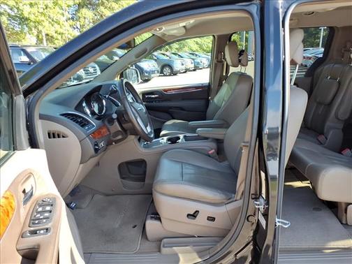 2015 Chrysler Town & Country Touring-L