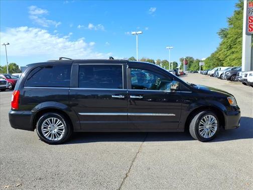 2015 Chrysler Town & Country Touring-L