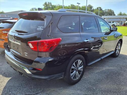 2019 Nissan Pathfinder SL