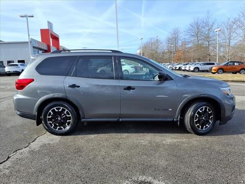 2019 Nissan Pathfinder SL
