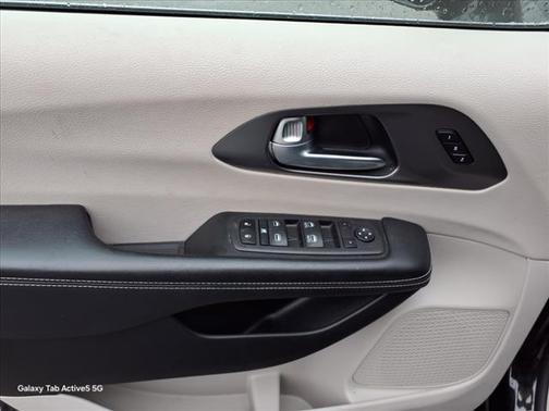 2022 Chrysler Pacifica Touring-L