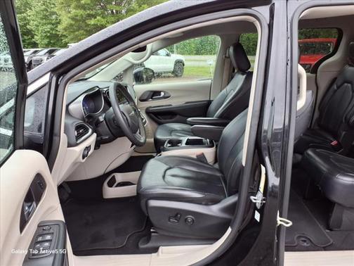2022 Chrysler Pacifica Touring-L