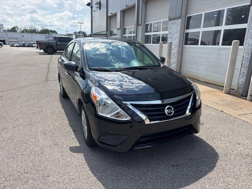 Super Black 2019 Nissan Versa 1.6 SV