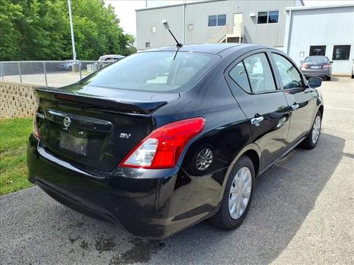 Super Black 2019 Nissan Versa 1.6 SV