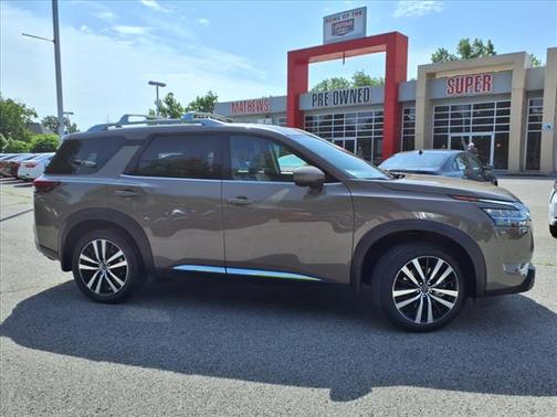 2024 Nissan Pathfinder Platinum